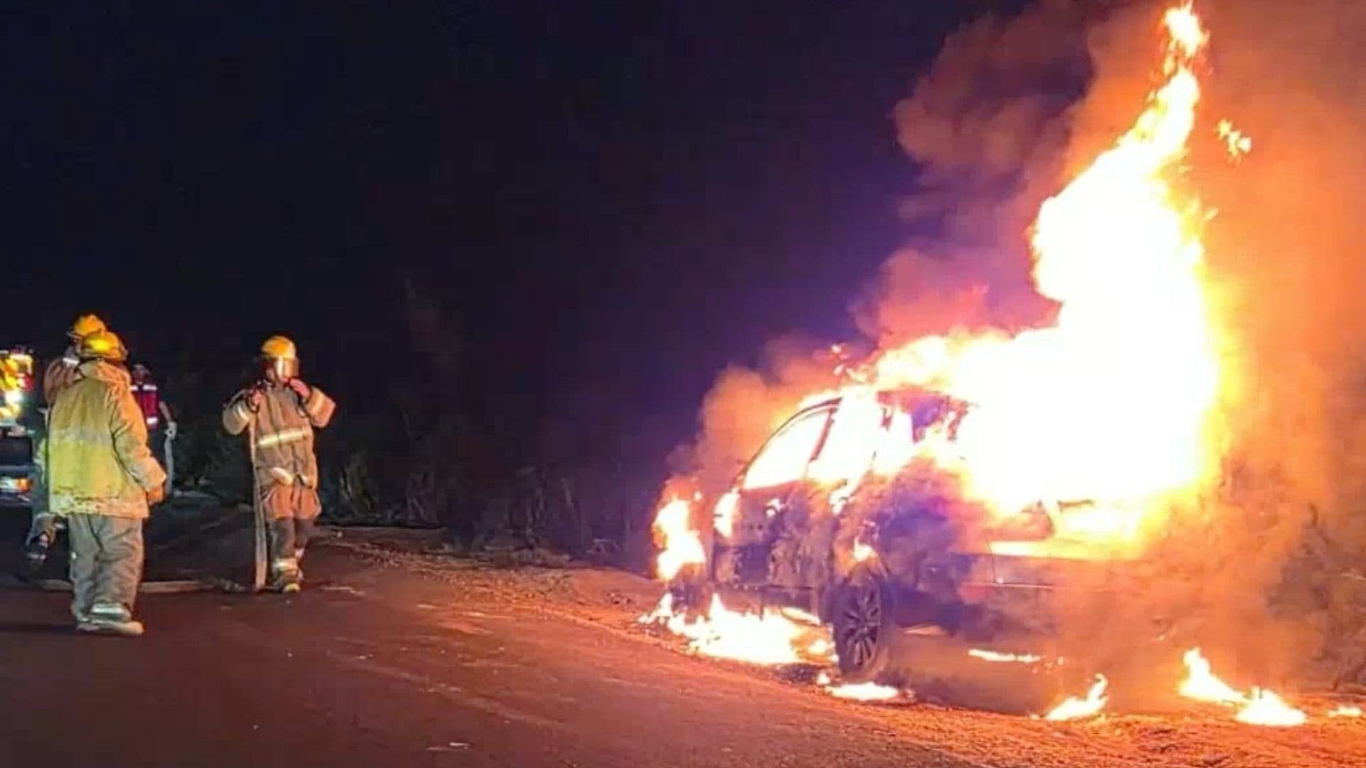 Se Incendia Auto en Carretera Minatitlán–Coatzacoalcos