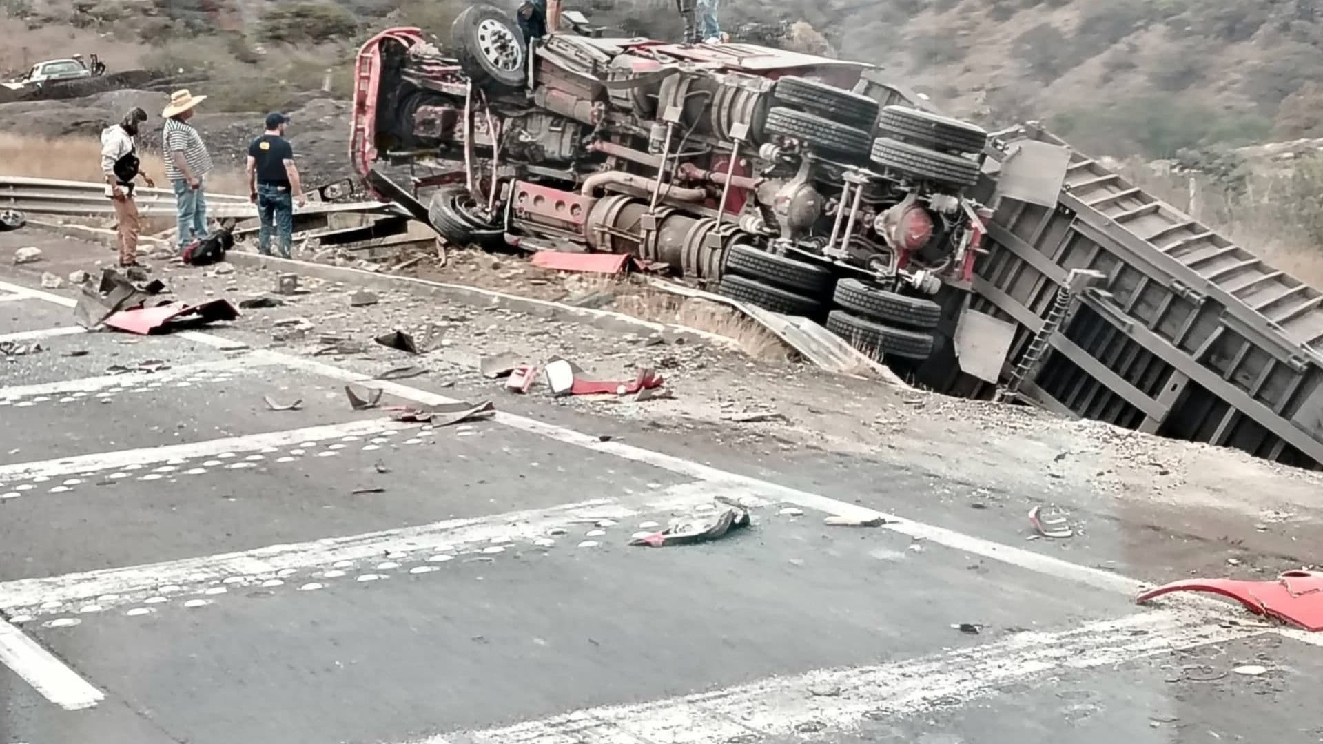 Tráiler Protagoniza Volcadura en Arco Norte de Tlaxcala; Esto se Sabe