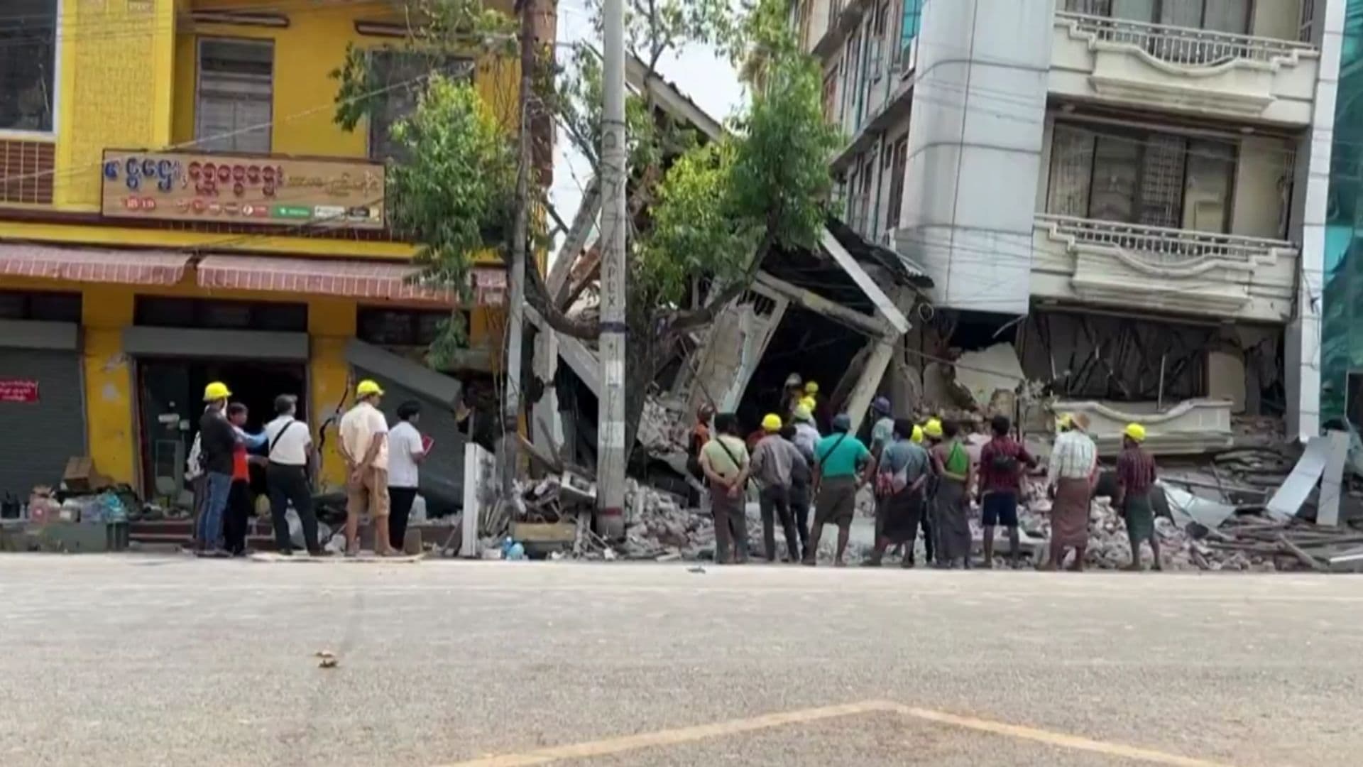 VIDEO: Sismo de 5.1 Vuelve a Sacudir a Myanmar e Interrumpe Labores de Rescate en Edificio