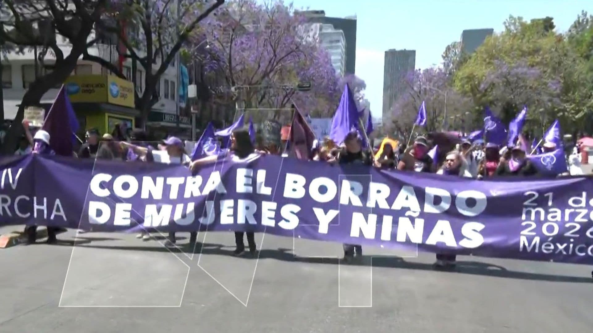 Marcha Feminista Avanza hacia Bellas Artes en CDMX