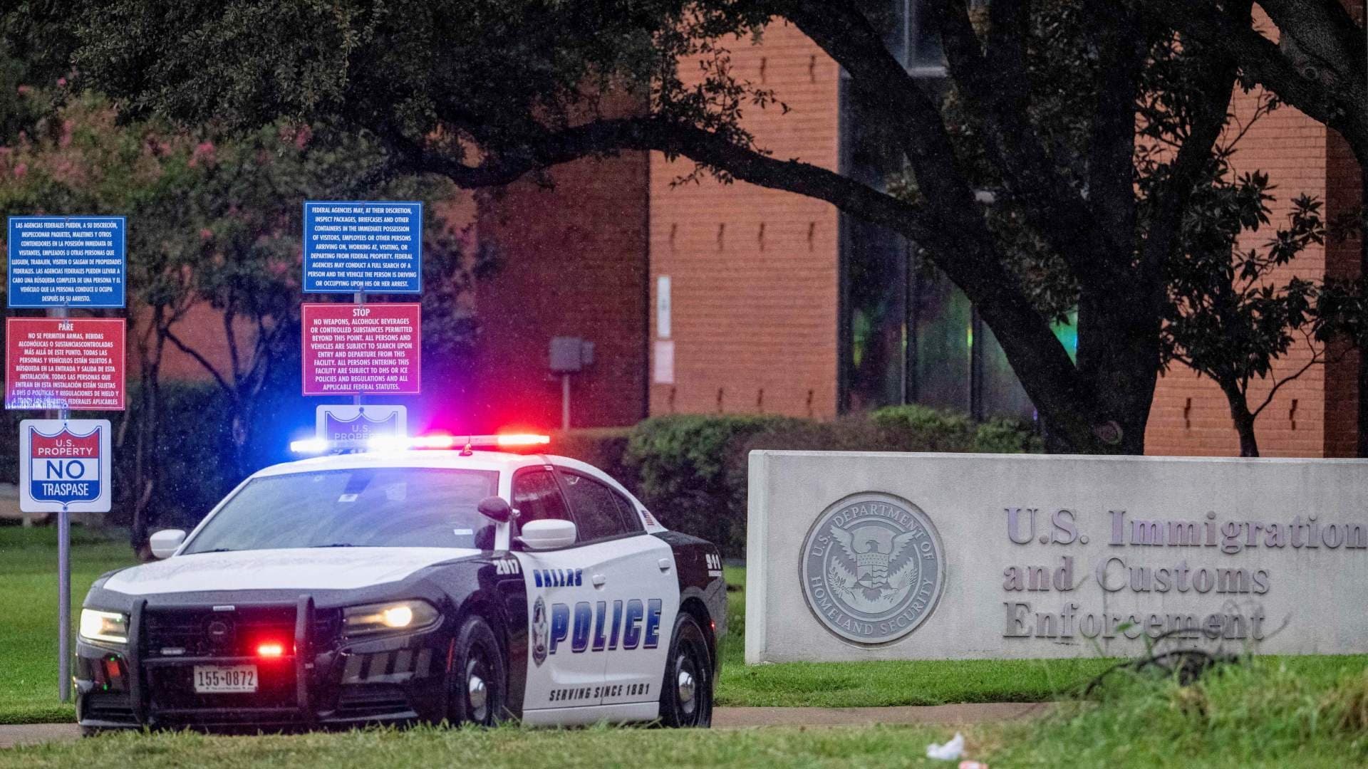 ¿Qué se Sabe del Tiroteo Hoy en Sede de ICE en Dallas? FBI Revela Pista en Casquillo de una Bala