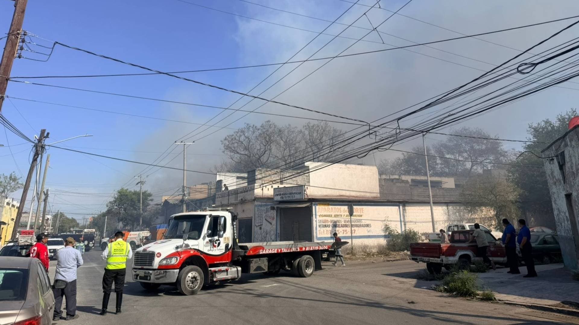 Moviliza Incendio Detrás de la Central de Autobuses en la Colonia Industrial en Monterrey