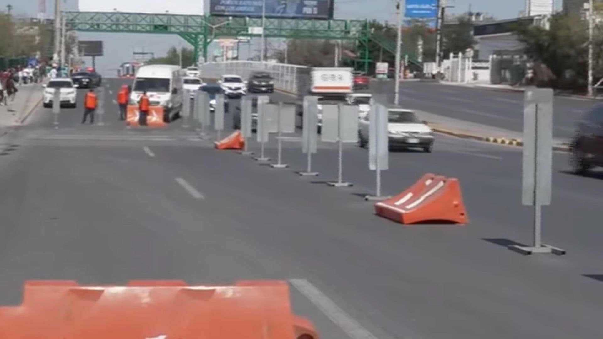 Cierran Av. Pablo Livas por Partido de Repechaje Bolivia vs Surinam en Guadalupe, Nuevo León