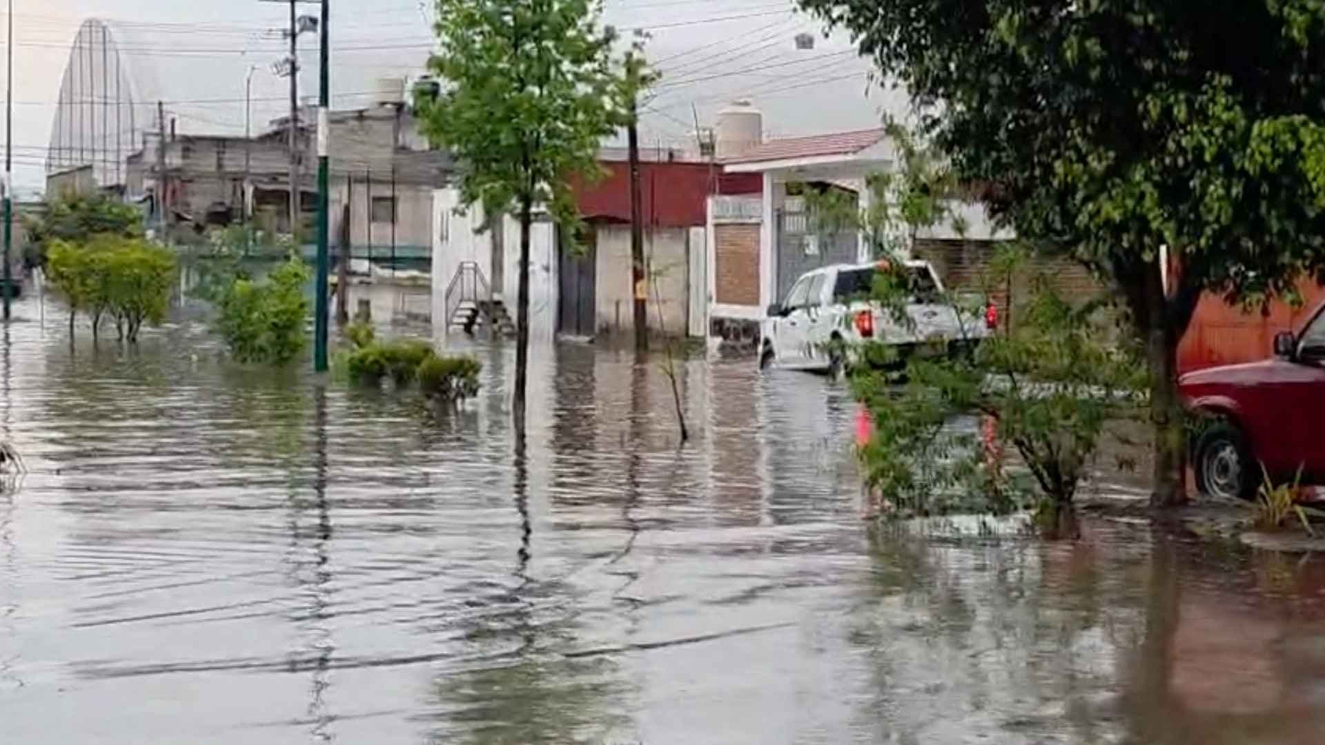Lluvia en Xalapa Hoy: Reportan Afectaciones por Acumulación de Agua en las Calles