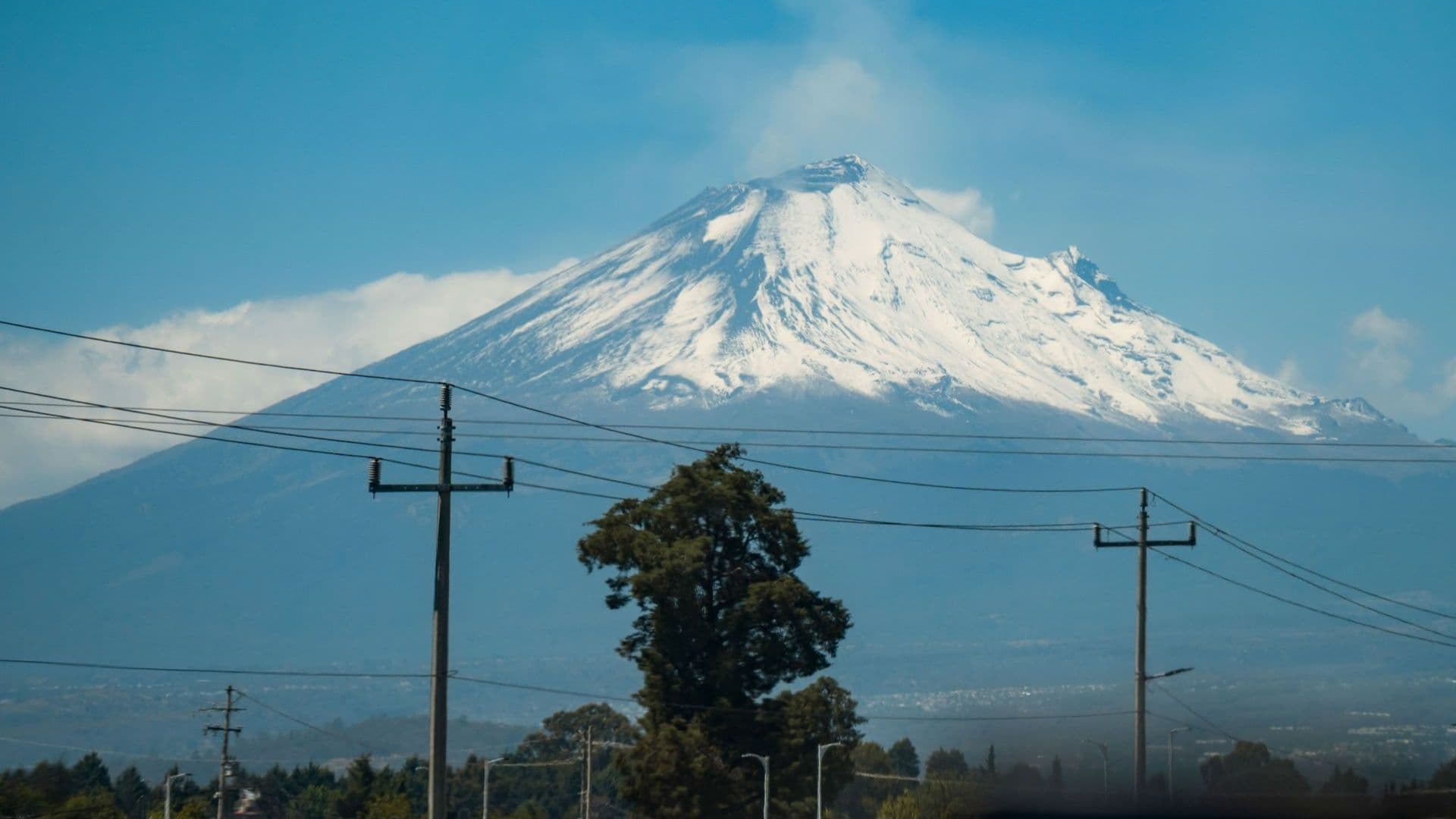Volcán Popocatépetl Luce con Nieve en Plena Primavera: Refuerzan Vigilancia por Visitantes
