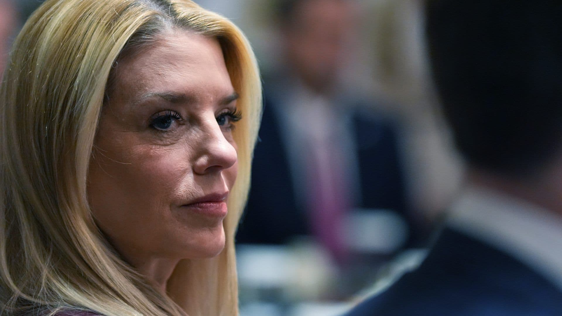 Otro Cambio en Gabinete de Trump: Despidió a Pam Bondi como Fiscal General de EUA