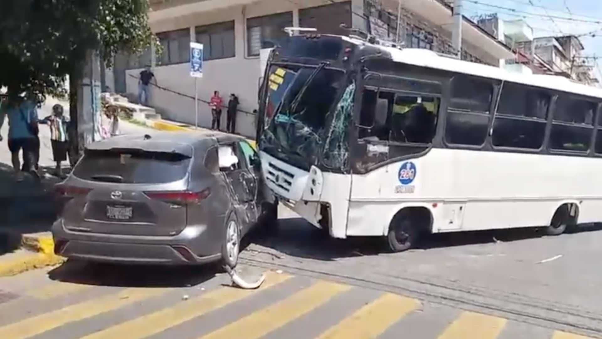 Cinco Lesionados tras Choque Entre Autobús y Camioneta Particular en Córdoba, Veracruz