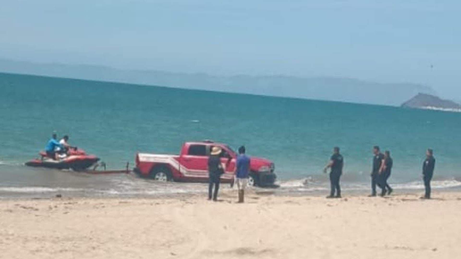 Rescatan a Hombre en Bahía de Kino; El Hombre Intentaba Llegar Nadando a la Isla Alcatraz