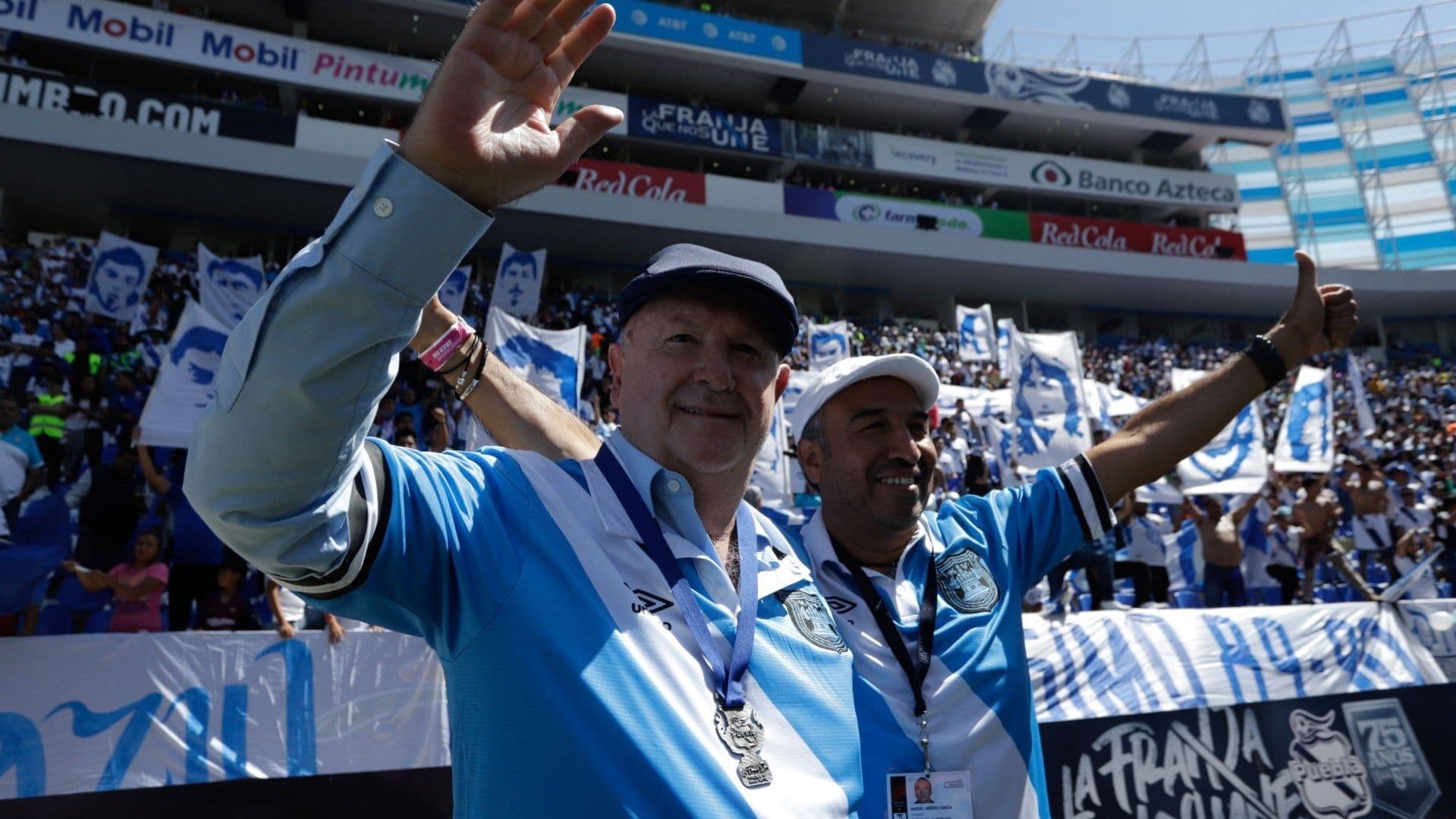 Legisladores en Puebla Proponen Cambio de Nombre de Estadio Cuauhtémoc a Manuel Lapuente