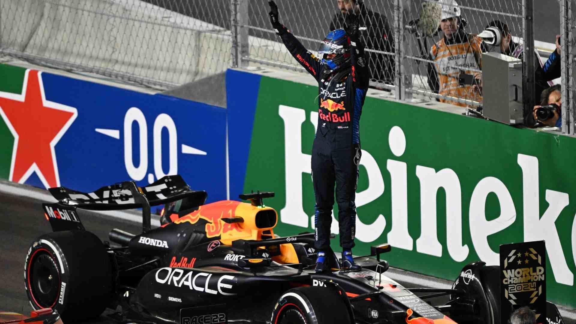 ‘Checo’ Pérez Termina en 10º en GP de Las Vegas de la F1; Max Verstappen se Corona Tetracampeón