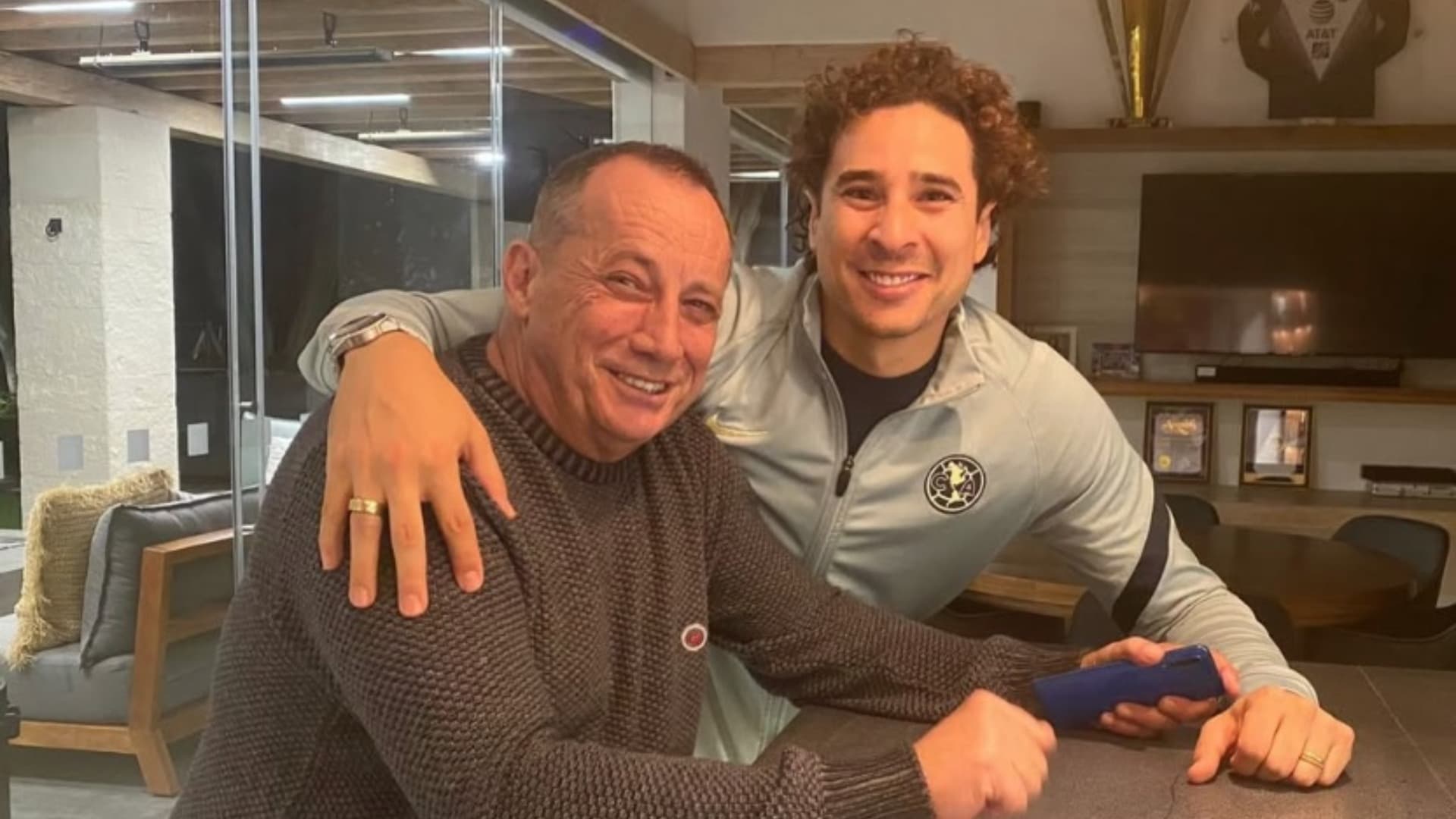Memo Ochoa Lamenta Muerte de Alain Orsoni, Exdirectivo que lo Llevó a Jugar a Europa
