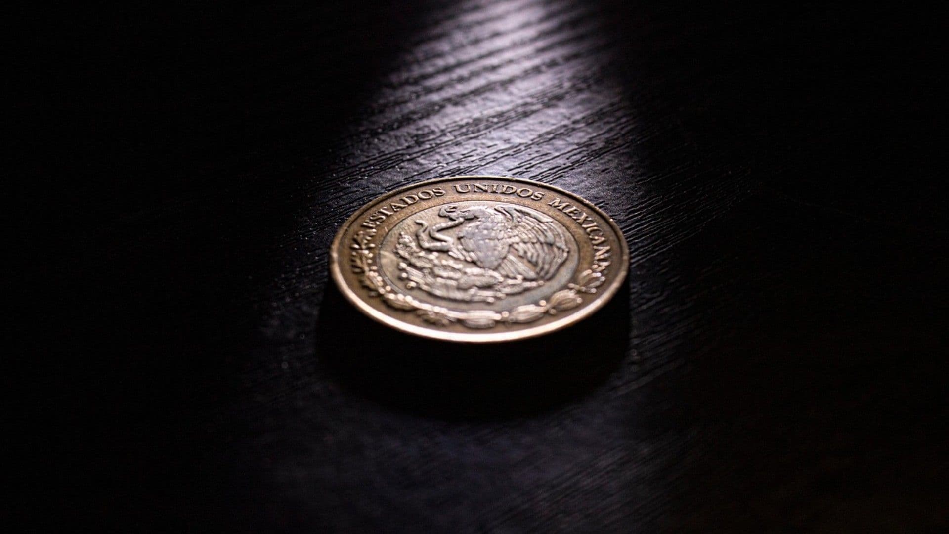 Caída de Bolsas en Asia: ¿El Peso Mexicano se Debilitó Frente al Dólar?