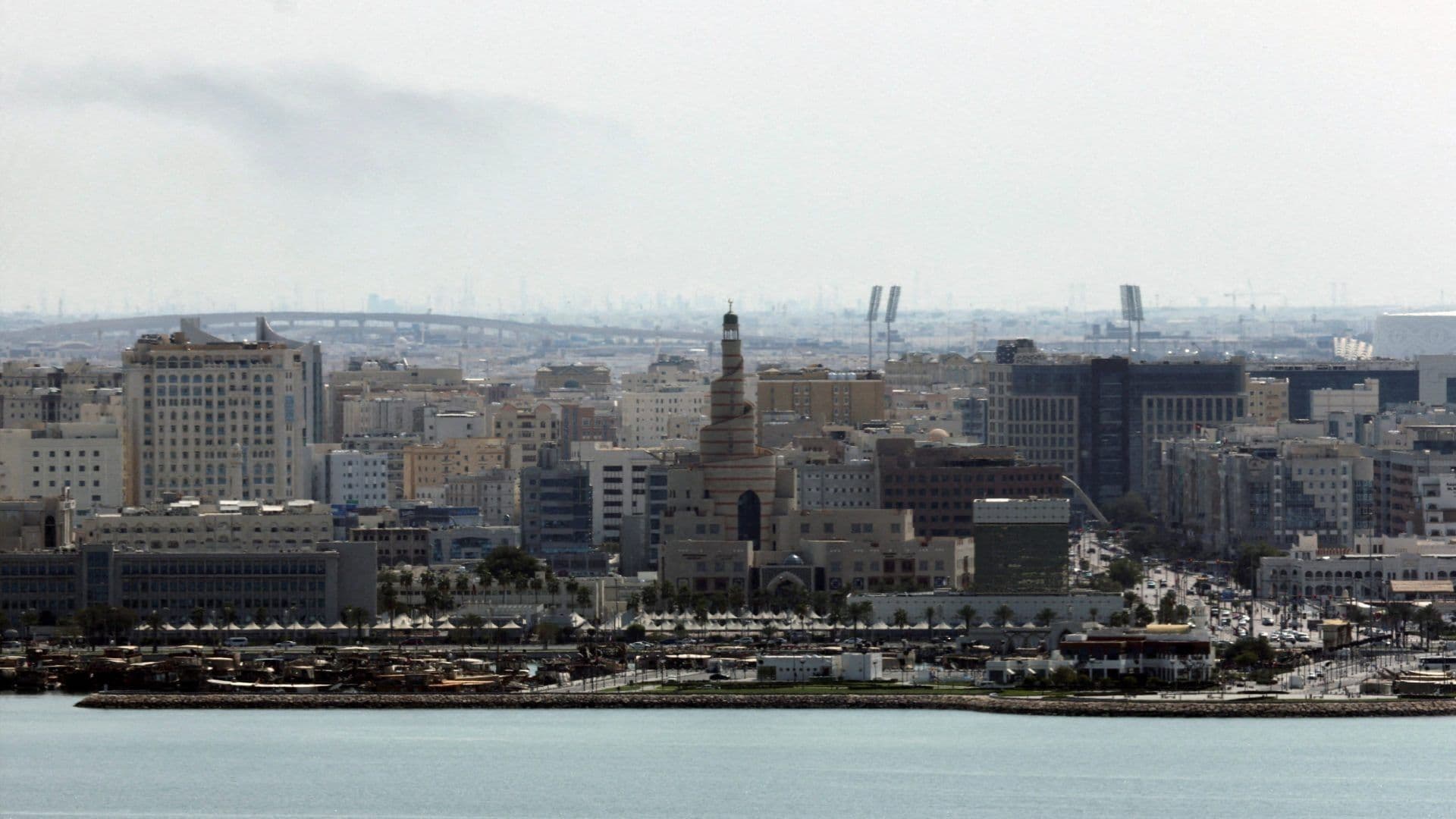 Irán Inicia Ataque a Gran Escala y Se Lanza contra Bases de EUA en Catar, EAU, Baréin y Kuwait