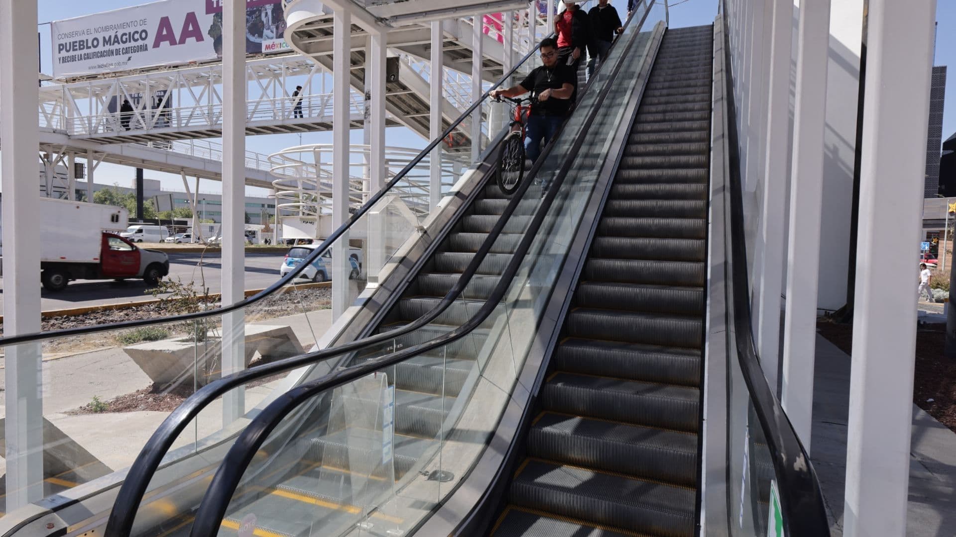 Dejan de Funcionar Nuevas Escaleras Eléctricas y Elevadores en Vía Atlixcáyotl de Puebla