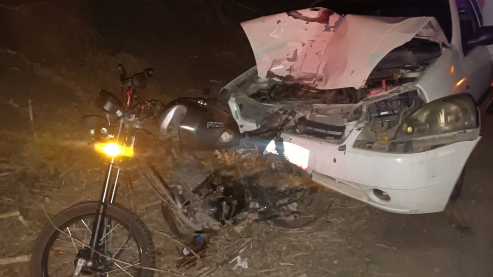 Familia en Motocicleta es Atropellada en Chalco y Mamá e Hijo Mueren; Hay Dos Heridos Más