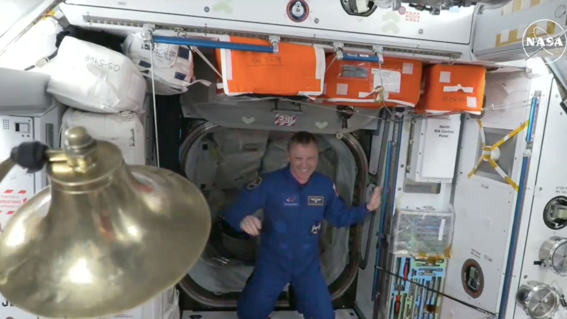 Misión de SpaceX Se Acopla en la EEI en Misión para Rescatar a Astronautas