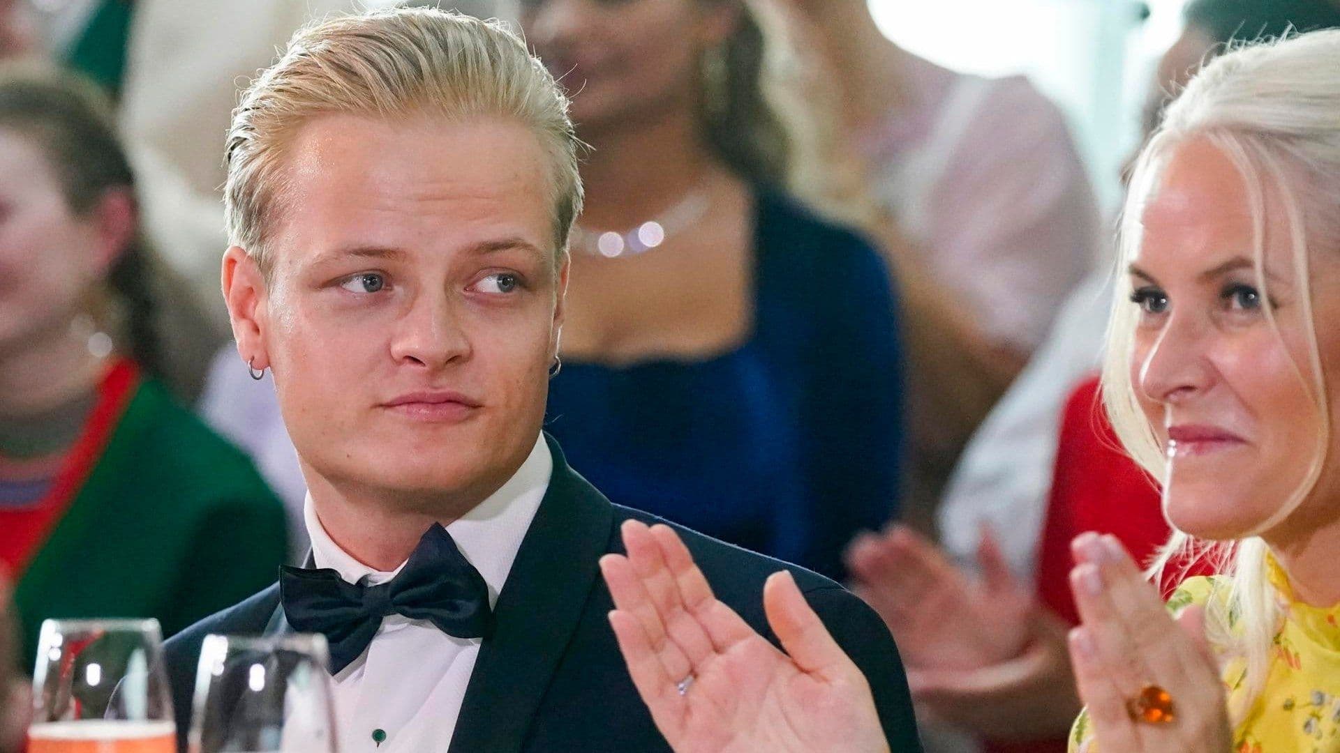 Detienen al Hijo de la Princesa Mette-Marit de Noruega por Agredir a una Mujer en Oslo