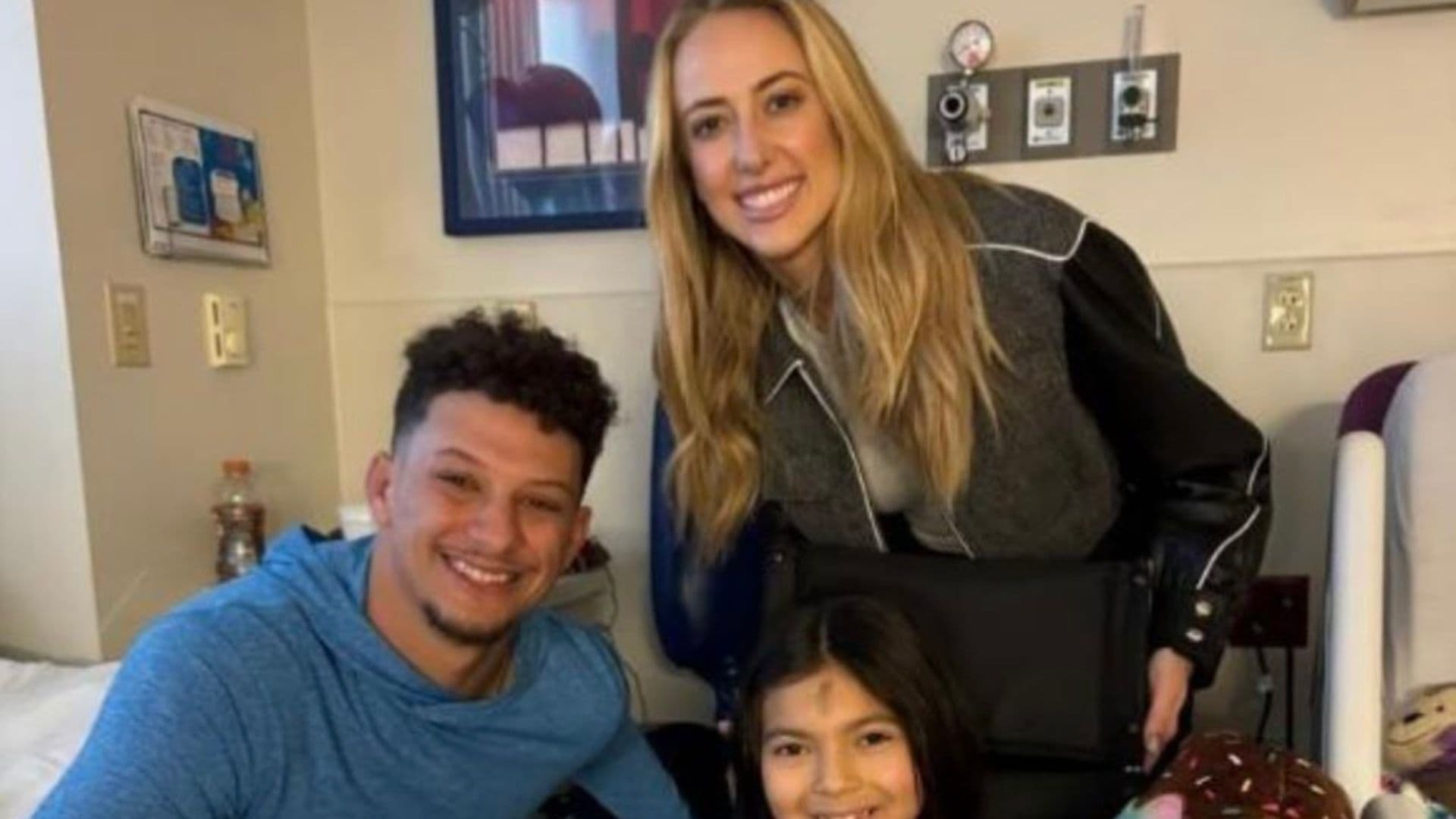 Patrick Mahomes y su Esposa Visitan en Hospital a Niñas Heridas en Tiroteo de Kansas City