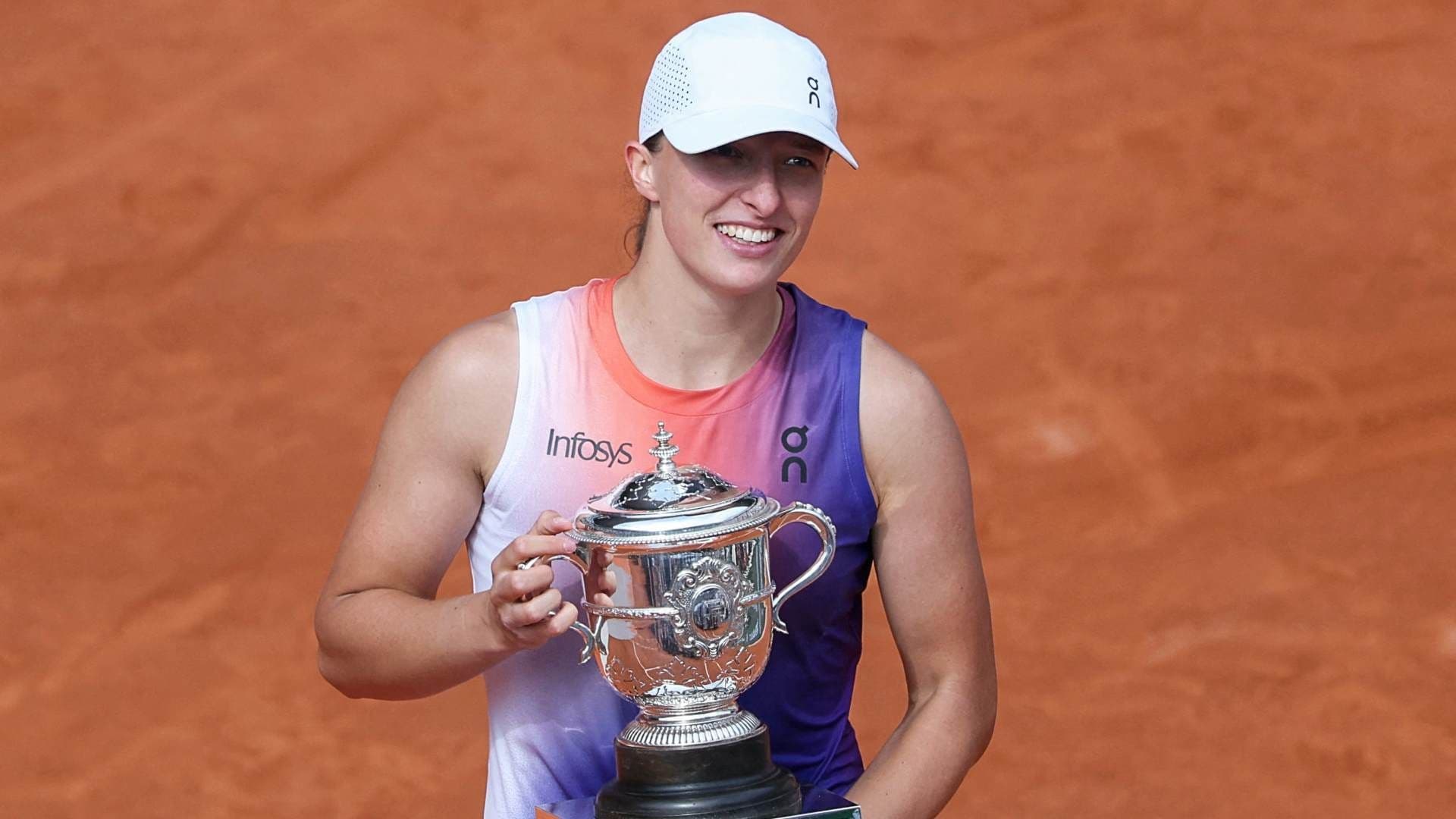 Tenista Iga Swiatek Impone su Reinado en Roland Garros con un Cuarto Título