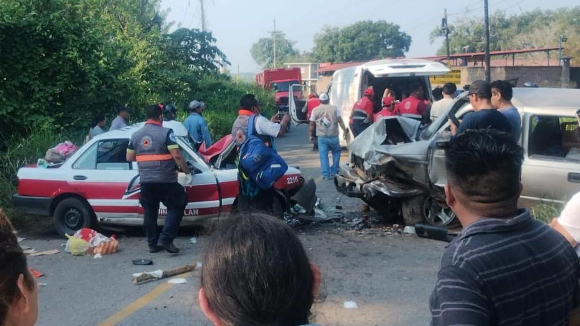 Tres Personas Mueren tras Choque entre Taxi y Camioneta en el Camino Chinameca-Chacalapa