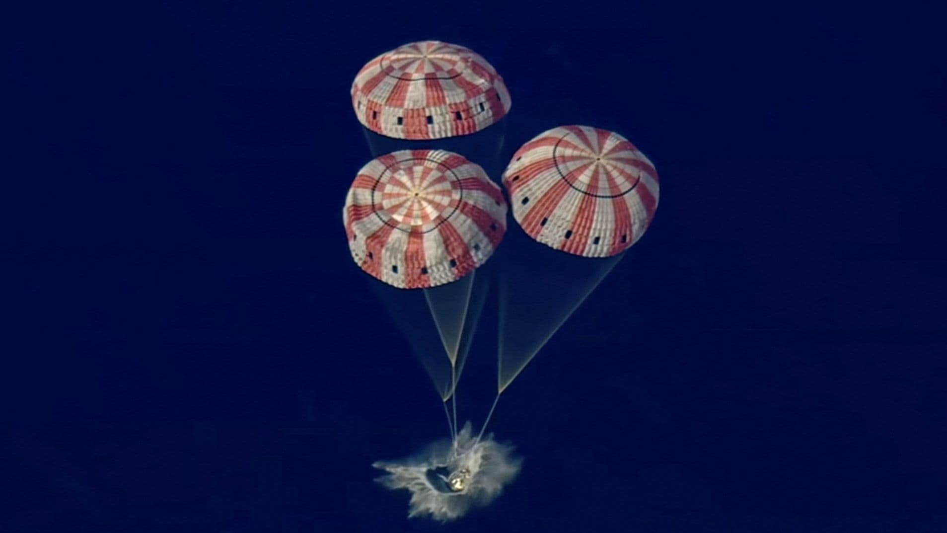 Artemis II: Así Fue el Amerizaje de la Cápsula Orión en el Océano Pacífico tras Viajar a la Luna