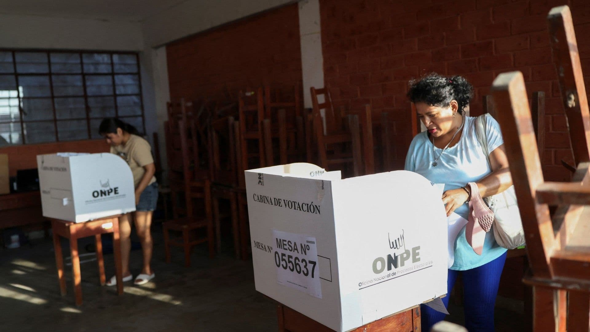 Candidatos Conservadores, López Aliaga y Fujimori, Lideran Elecciones en Perú