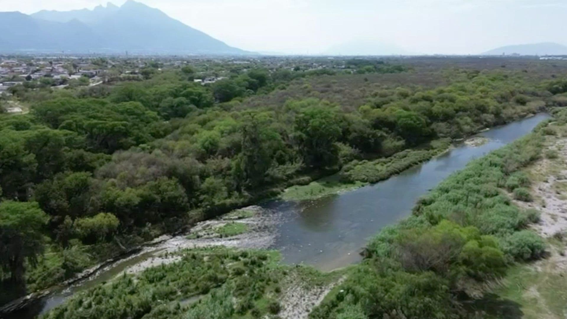 Encuentran Cuerpo Flotando en el Río Santa Catarina en Guadalupe, Nuevo León