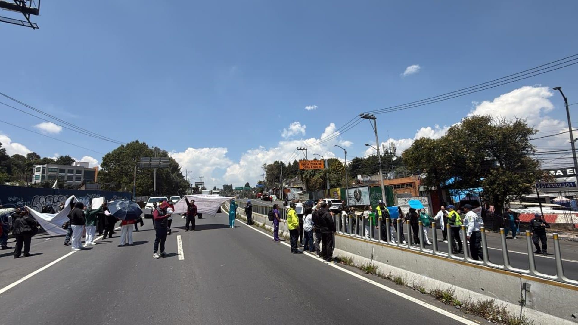 Bloqueo en Carretera México-Toluca Hoy: Trabajadores del IMSS-Bienestar Protestan en Cuajimalpa