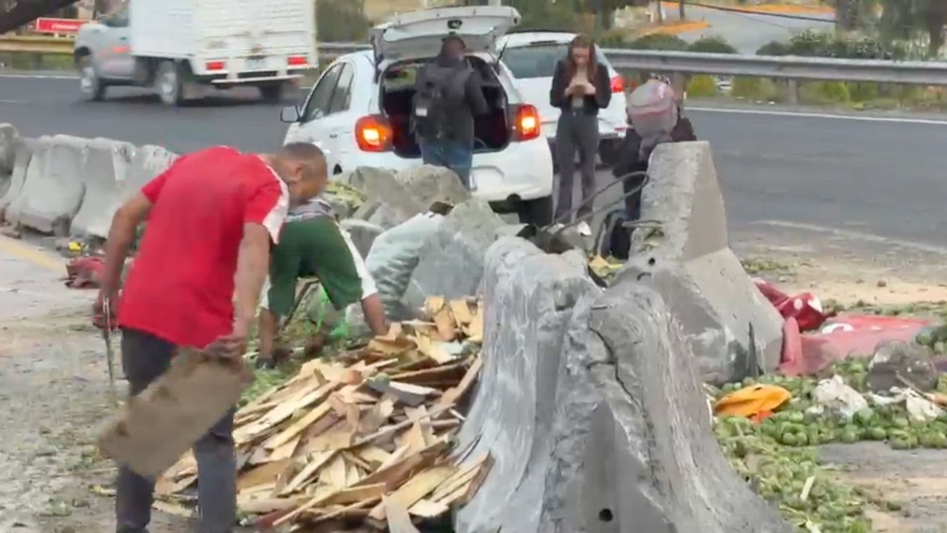 Accidente en Reyes Heroles, Tlalnepantla: ¿Qué Pasó con Camión Cerca de Jardines del Recuerdo?