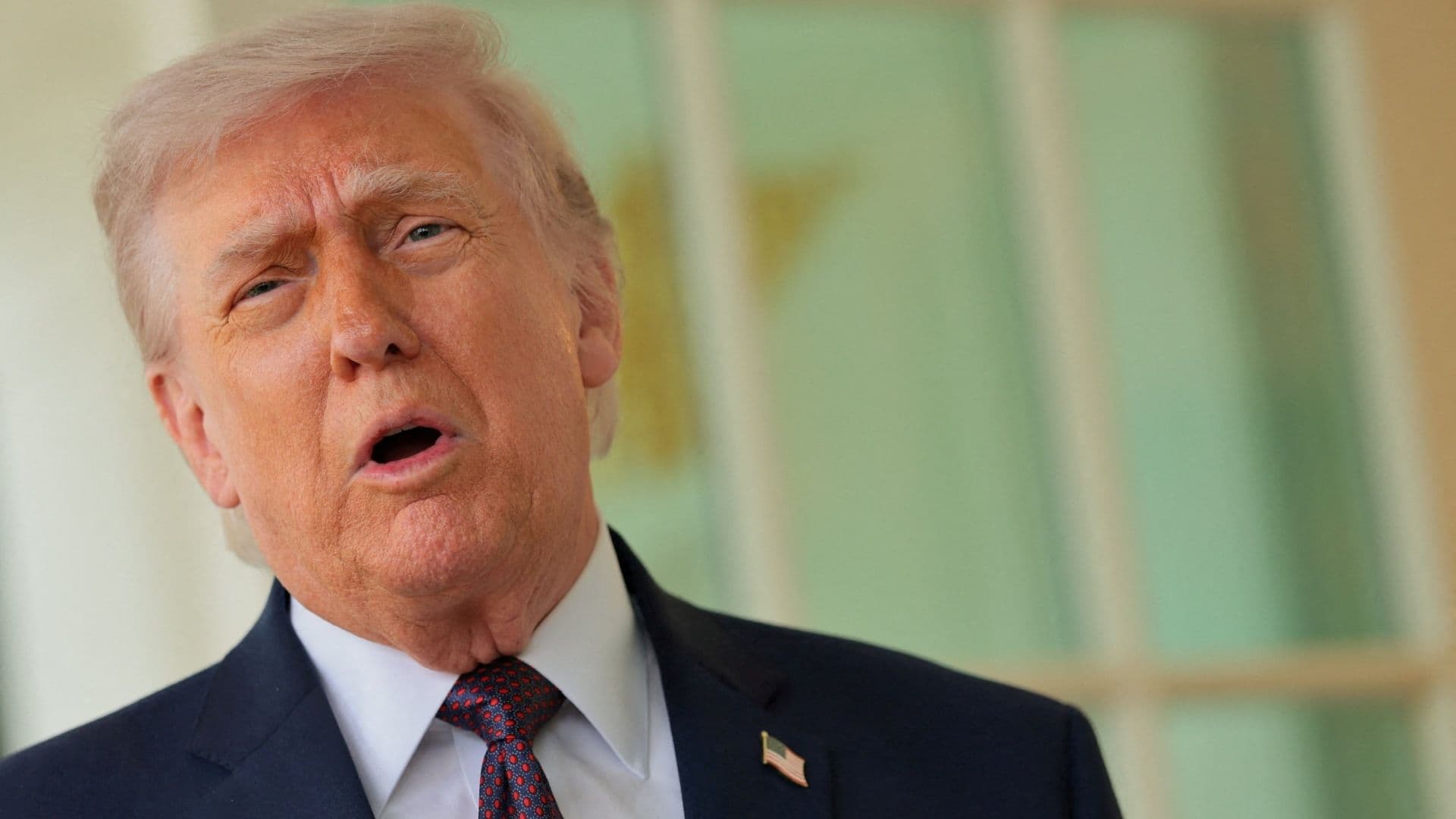 Donald Trump Arremete Nuevamente Contra el Papa por Guerra en Irán