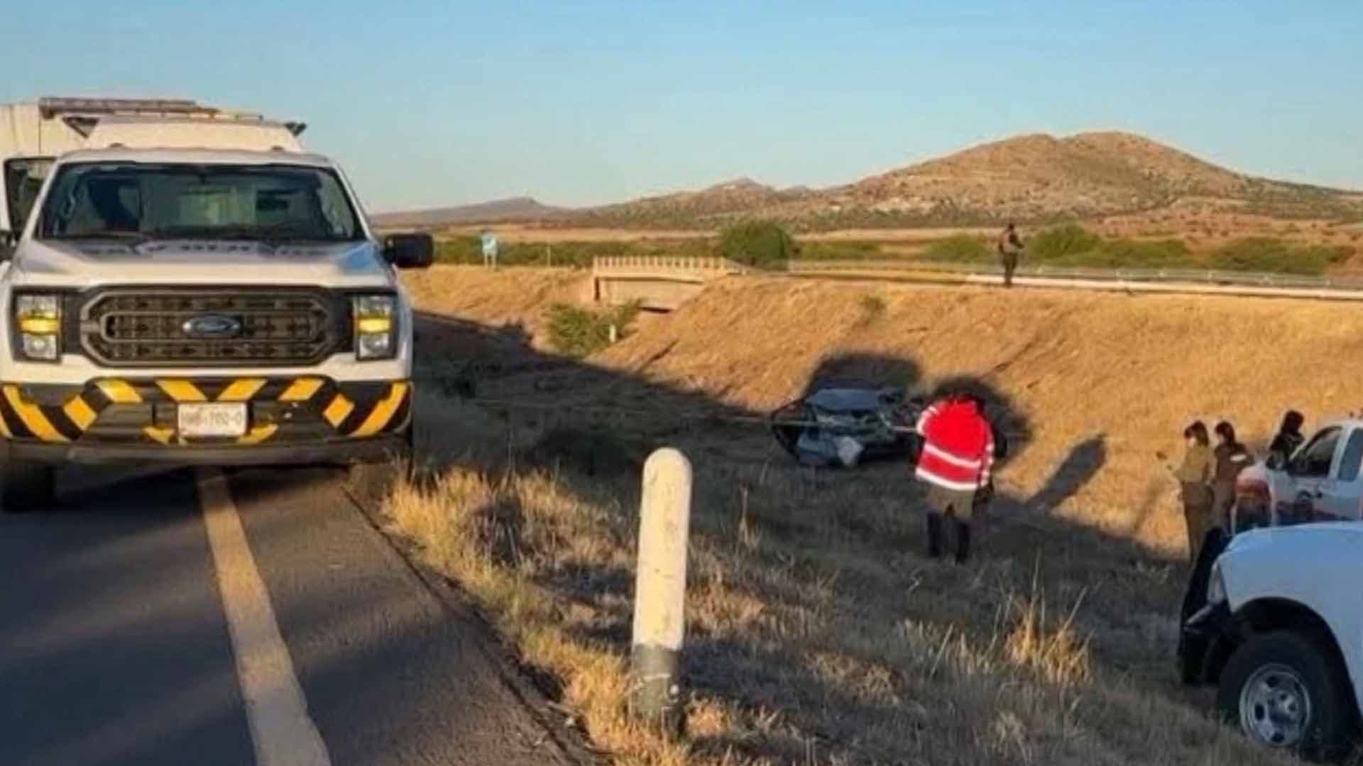 Mueren Tres Jóvenes al Volcar en la Autopista Durango-Torreón
