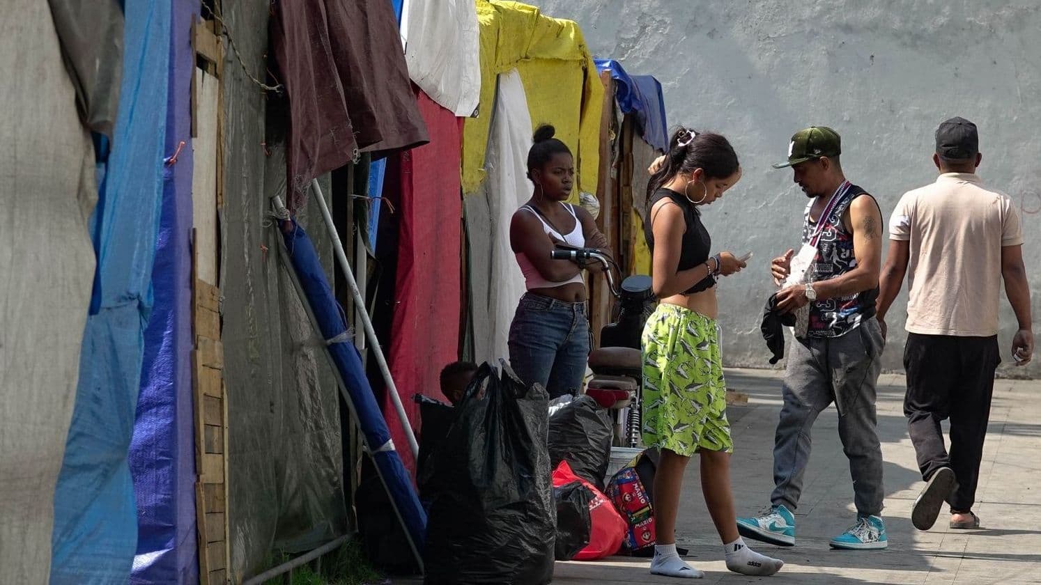 Mujer Migrante Desaparece tras Operativo en CDMX: sus Hijas Esperan Respuestas